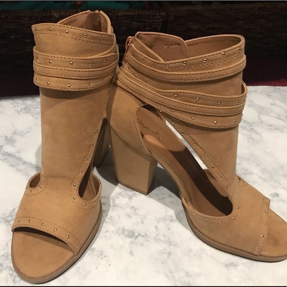 Qupid Shoes - Camel ankle booty size 8 1/2